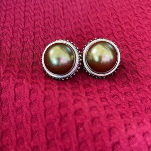 Vintage 1990s Classic Green  Pearl Clip On Earrings